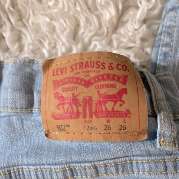 💛Levi’s Tapered Leg Lightwash Jeans - Picture 5 of 9